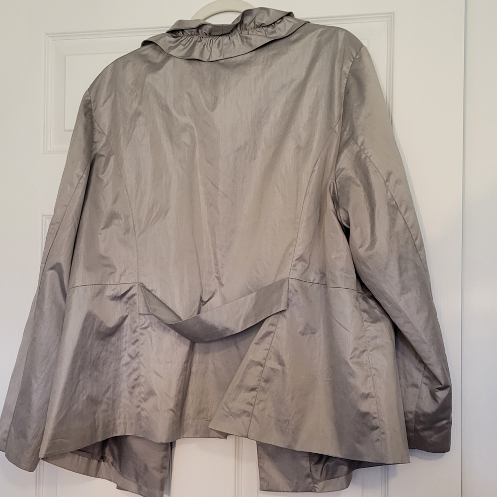 Silver Jacket - Picture 2 of 3